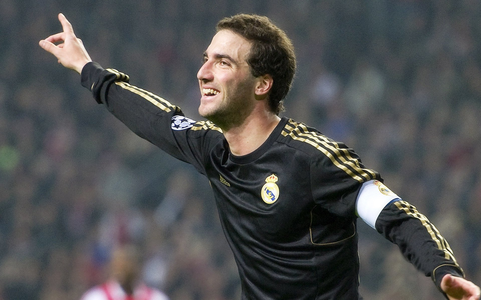 kaiyun.com-未来“足球天王”崭露头角,欧冠舞台见证奇迹,未来足坛巨星